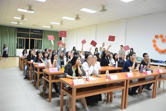 大学纳新海报-探寻大学生社团：校园文化之谜